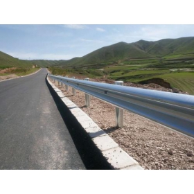 伊犁哈萨克自治州公路波形护栏工程